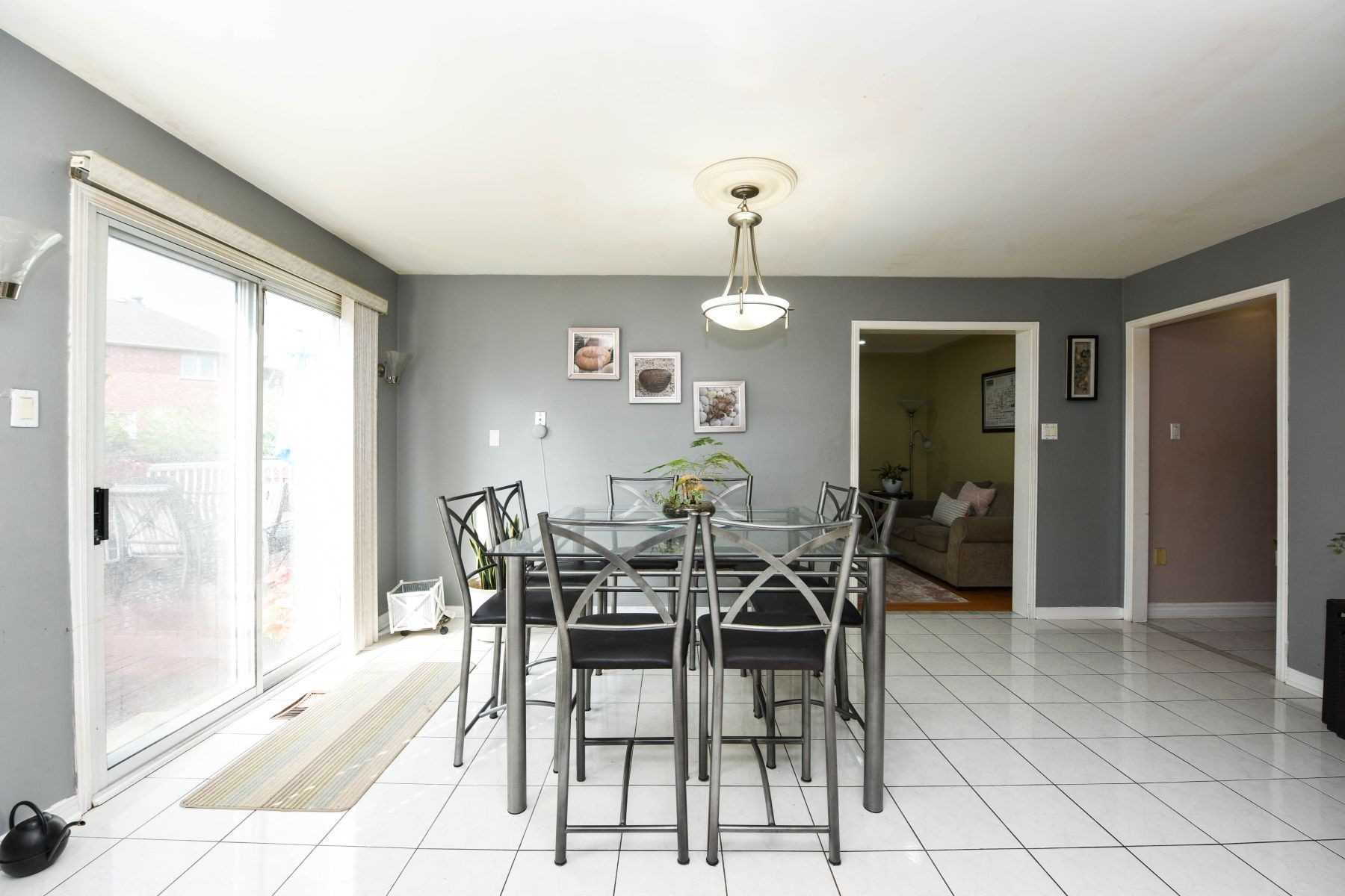 1521 Roseway Dr
