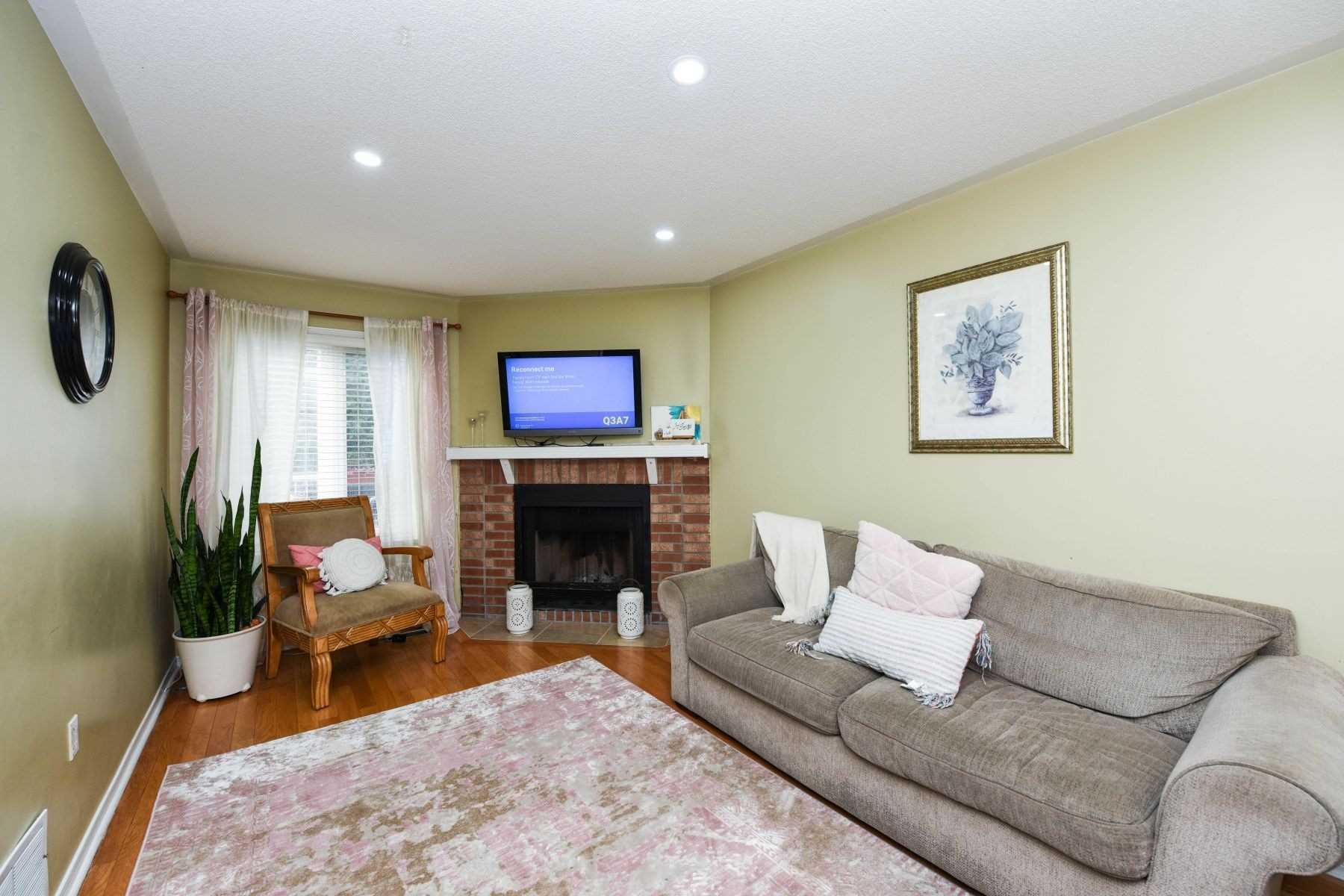 1521 Roseway Dr