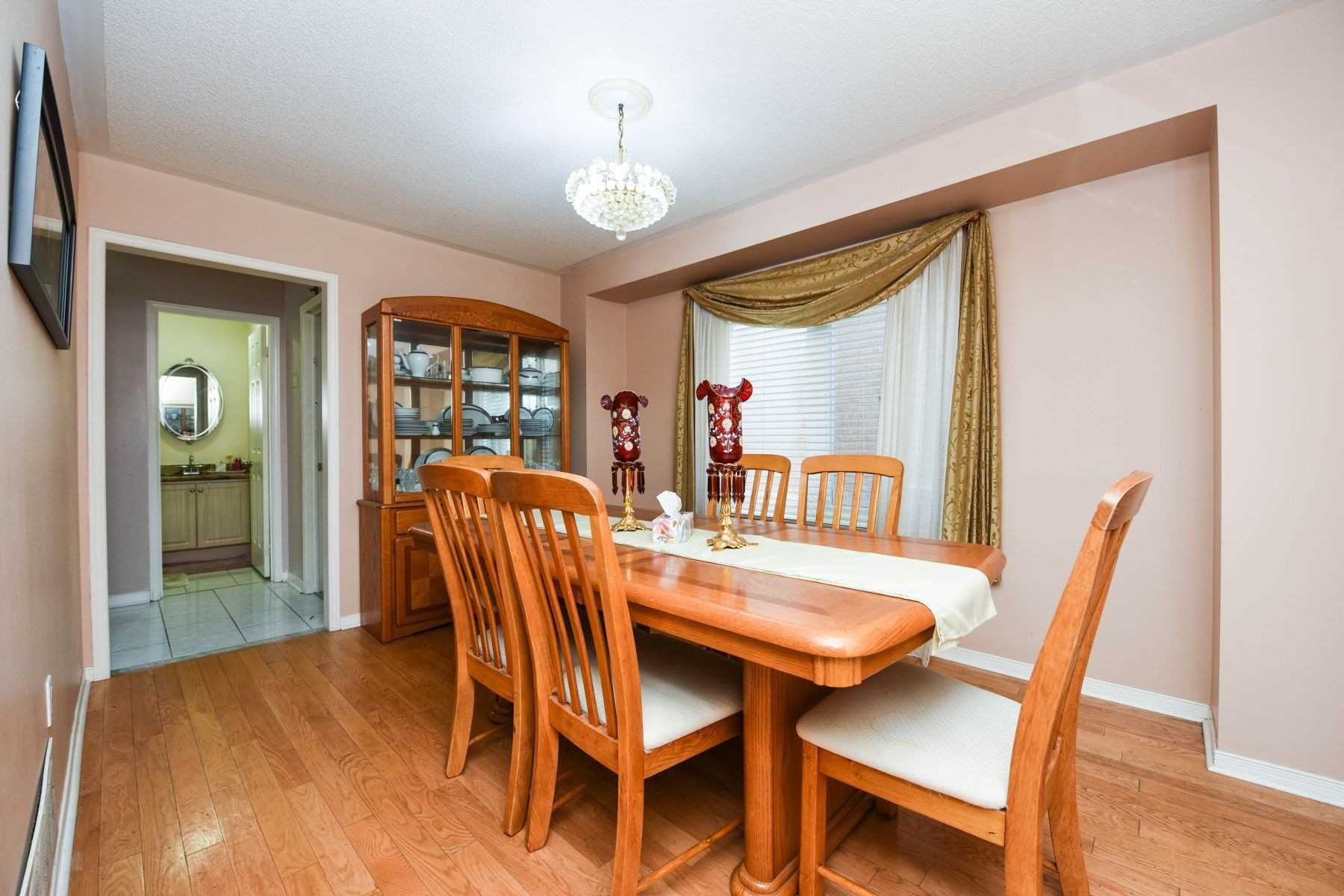 1521 Roseway Dr
