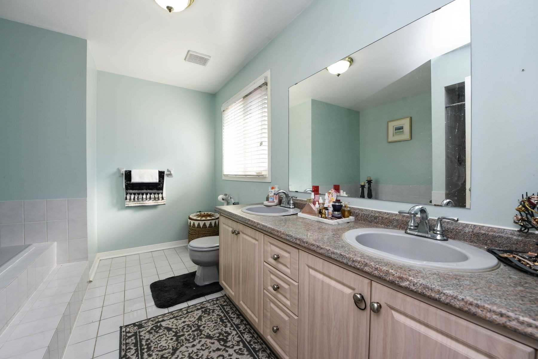 1521 Roseway Dr