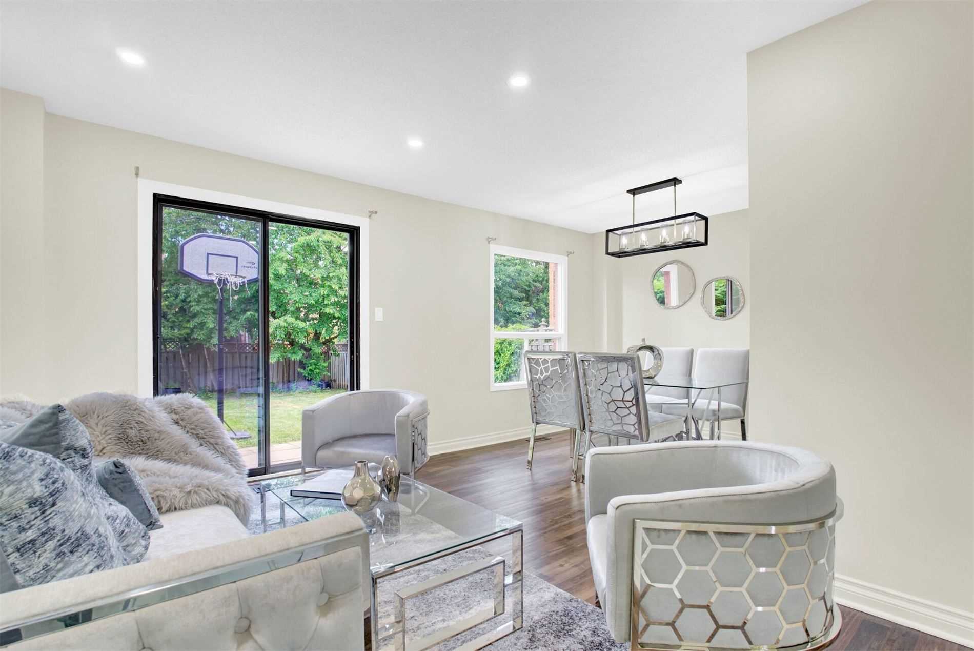 659 Roselaire Tr