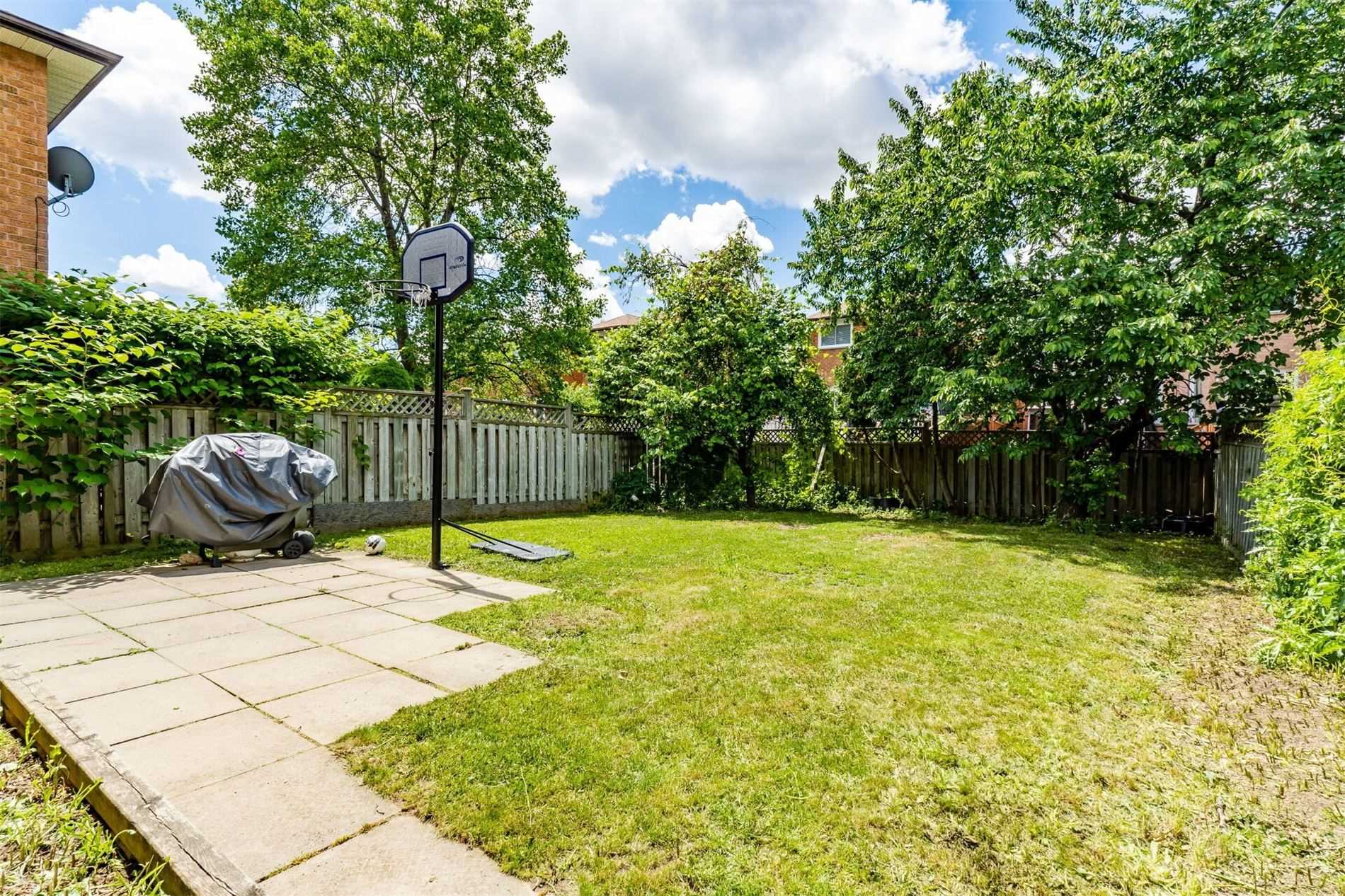 659 Roselaire Tr
