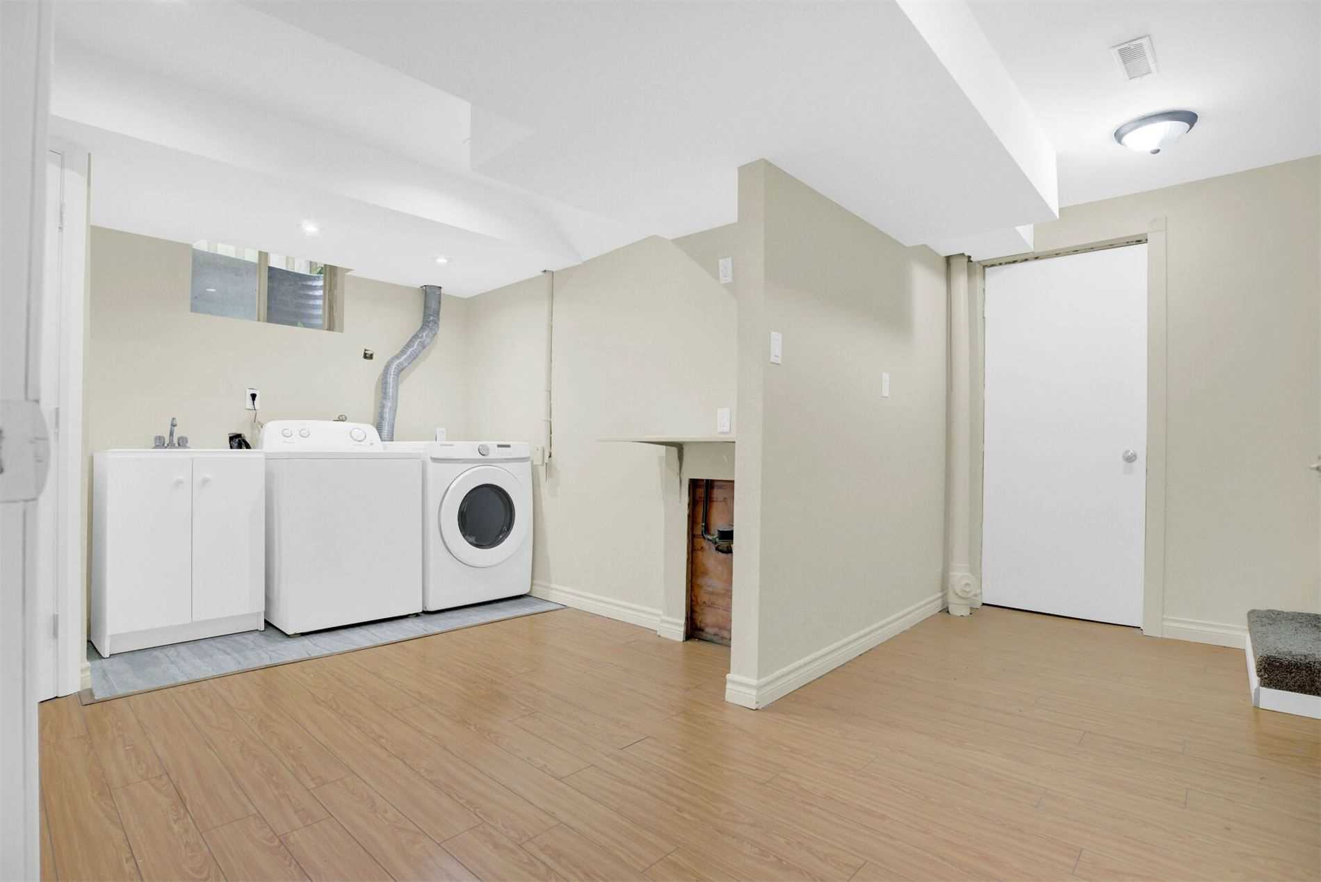 659 Roselaire Tr