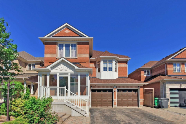 13 Masters Green Cres, Brampton