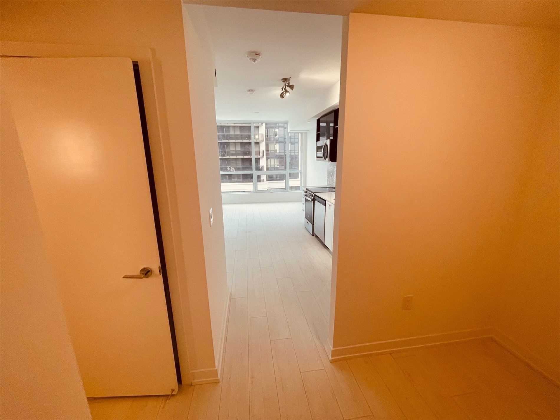10 De Boers Dr, #612