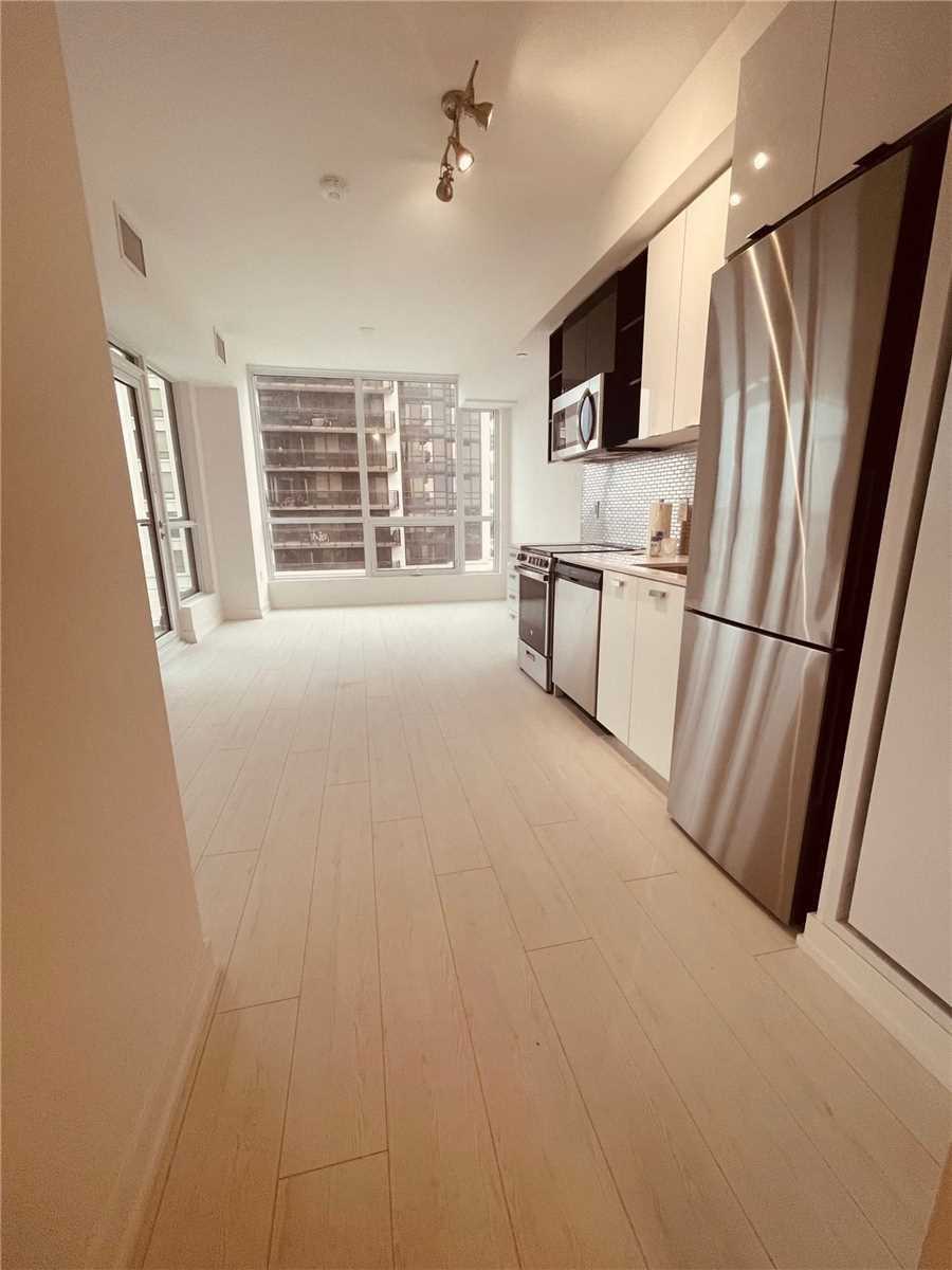 10 De Boers Dr, #612