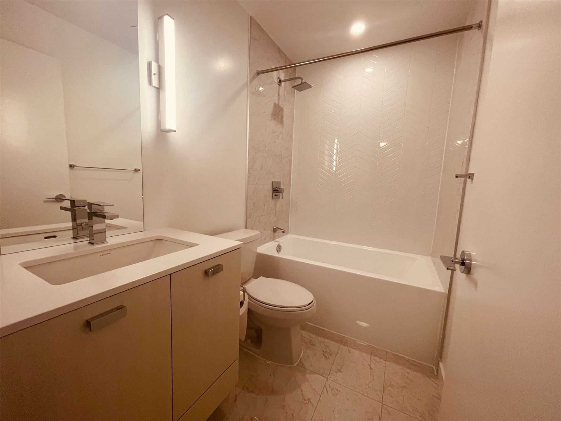 10 De Boers Dr, #612