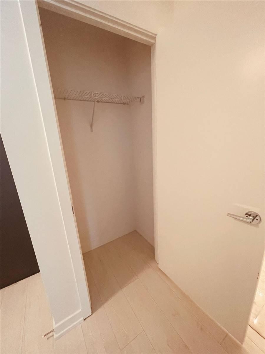 10 De Boers Dr, #612