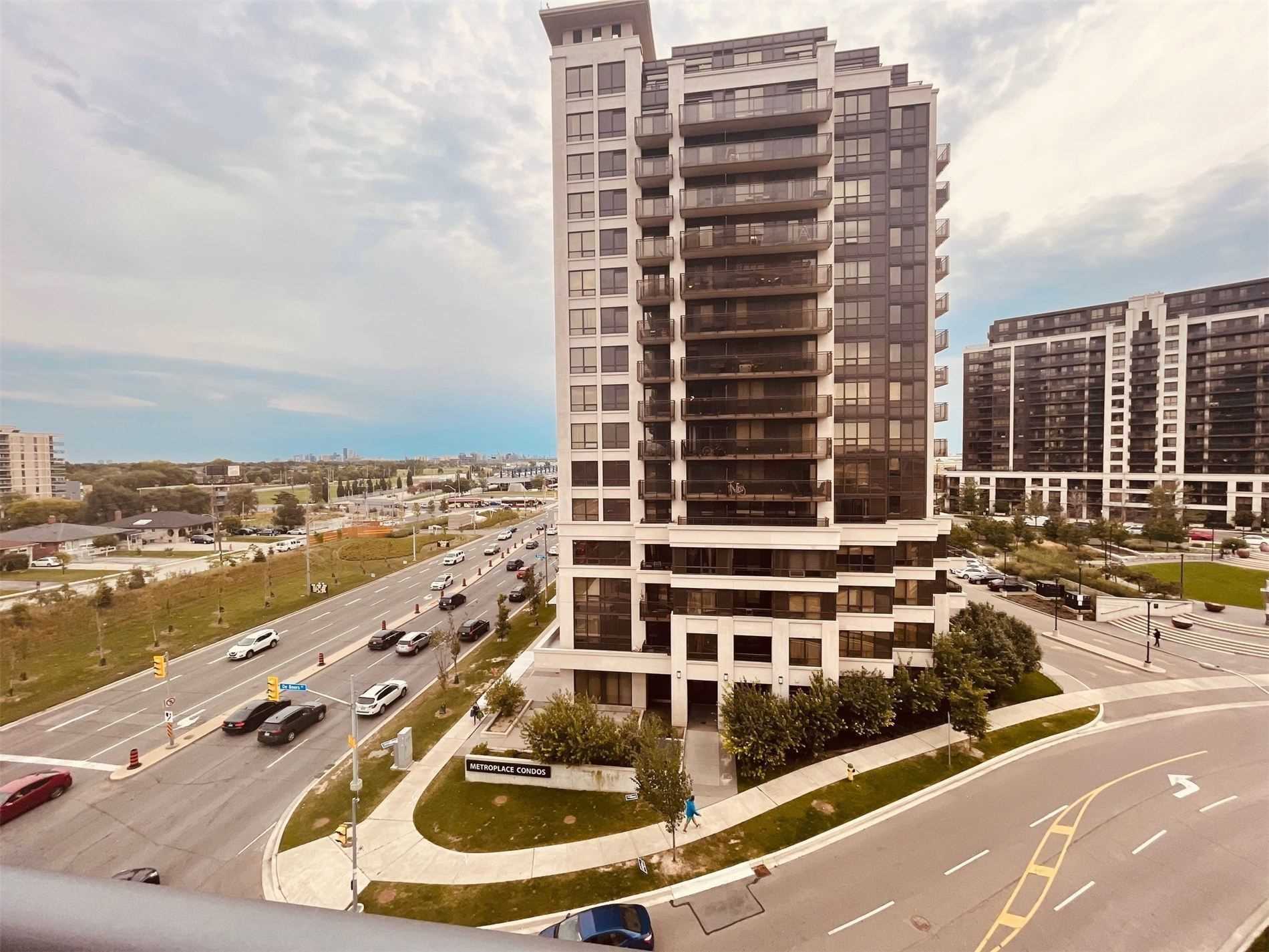 10 De Boers Dr, #612