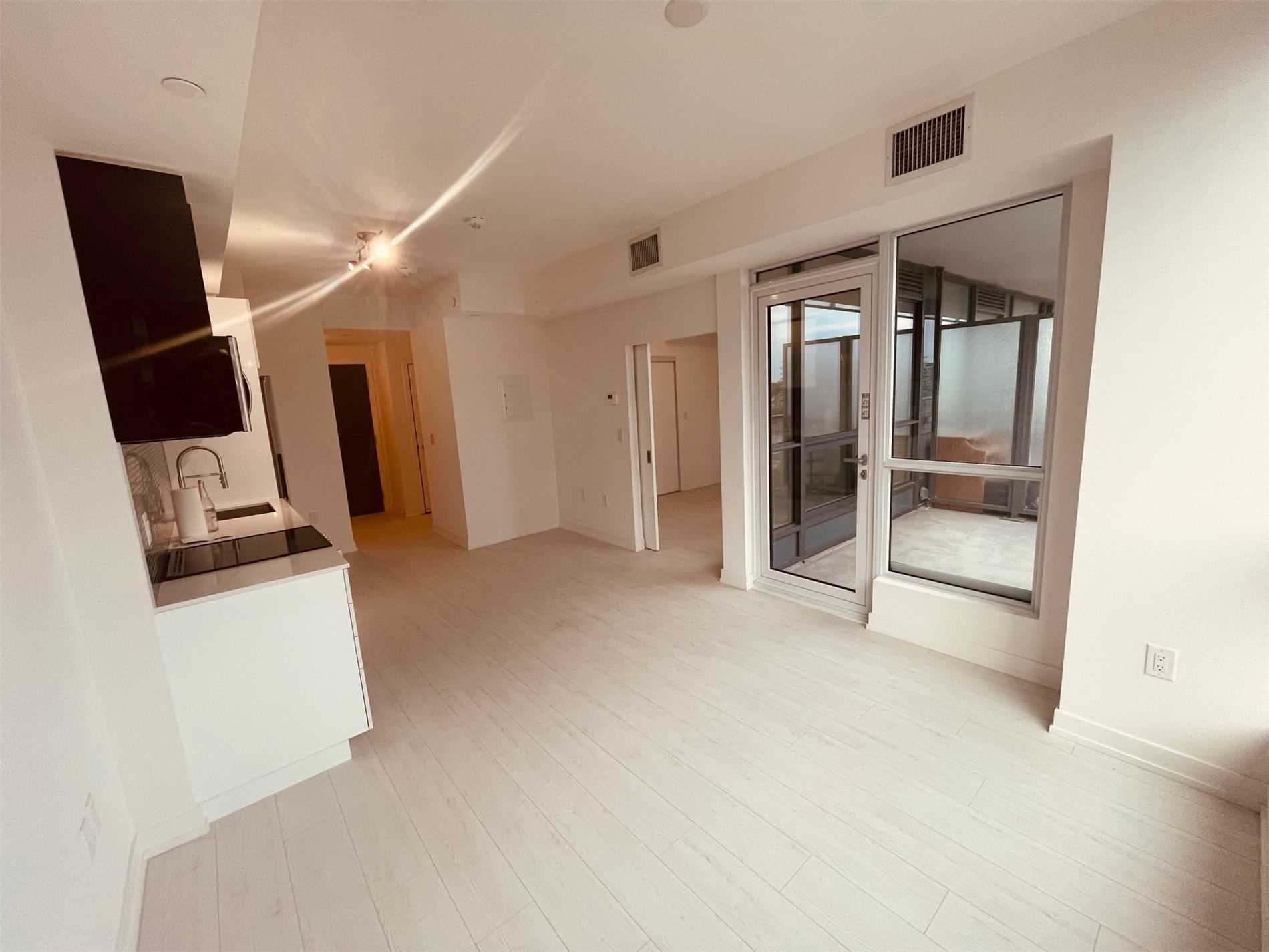 10 De Boers Dr, #612
