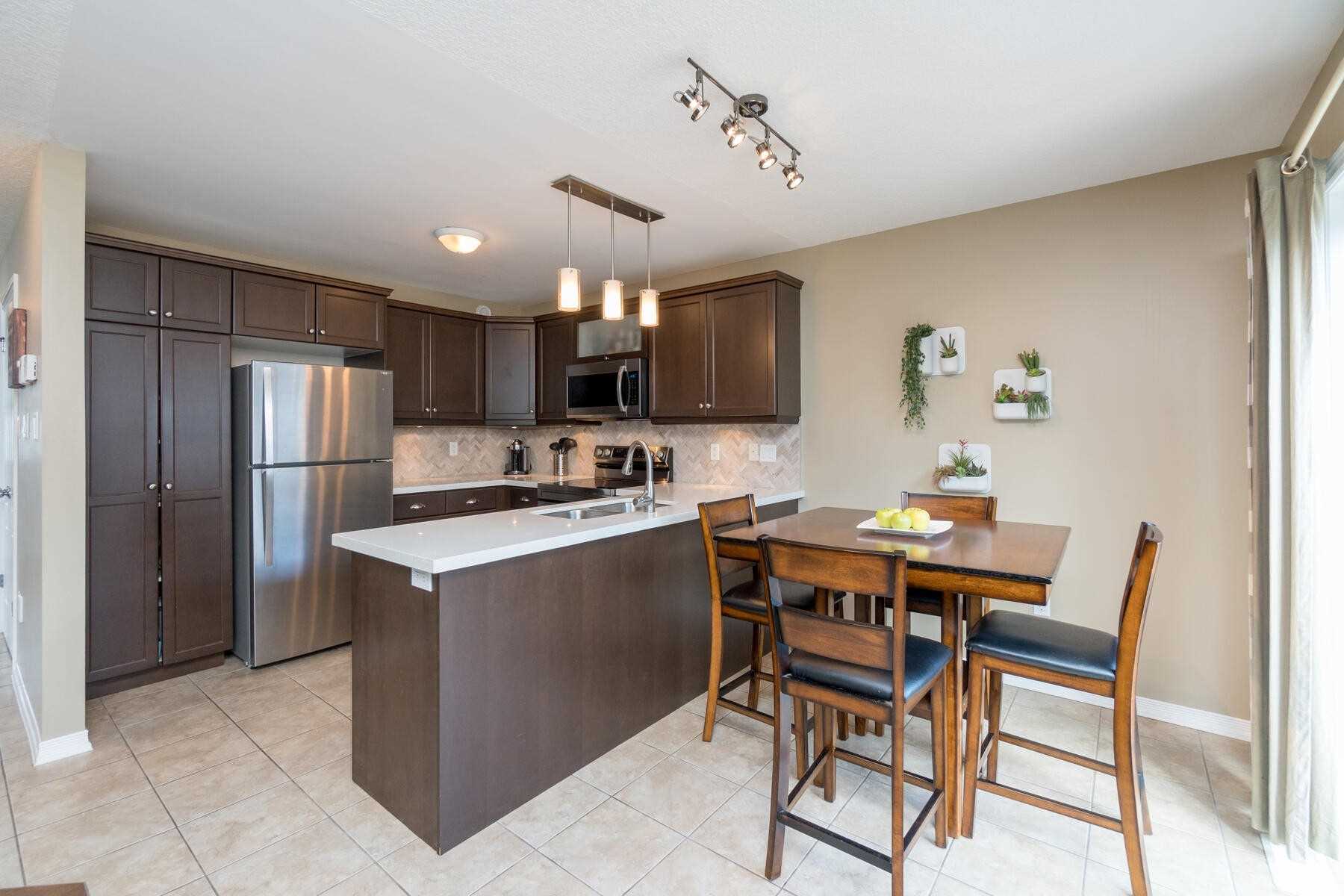 9 Aiken Crescent