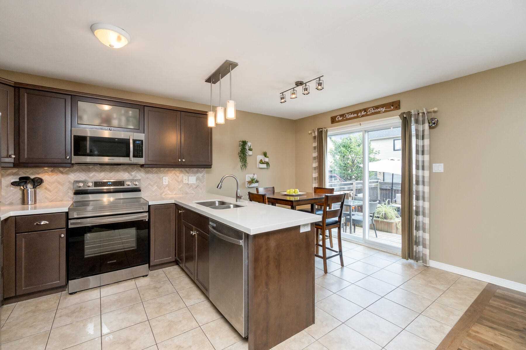9 Aiken Crescent