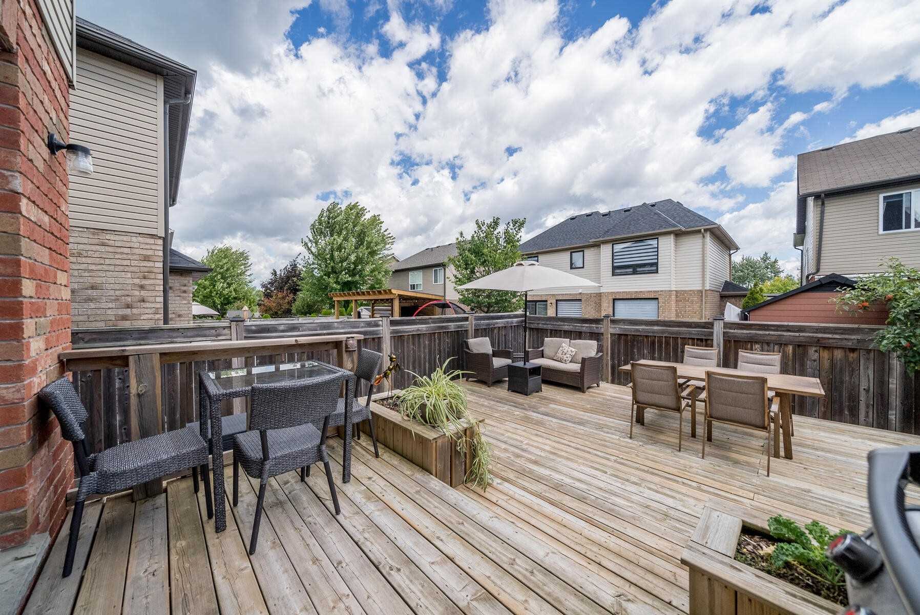 9 Aiken Crescent
