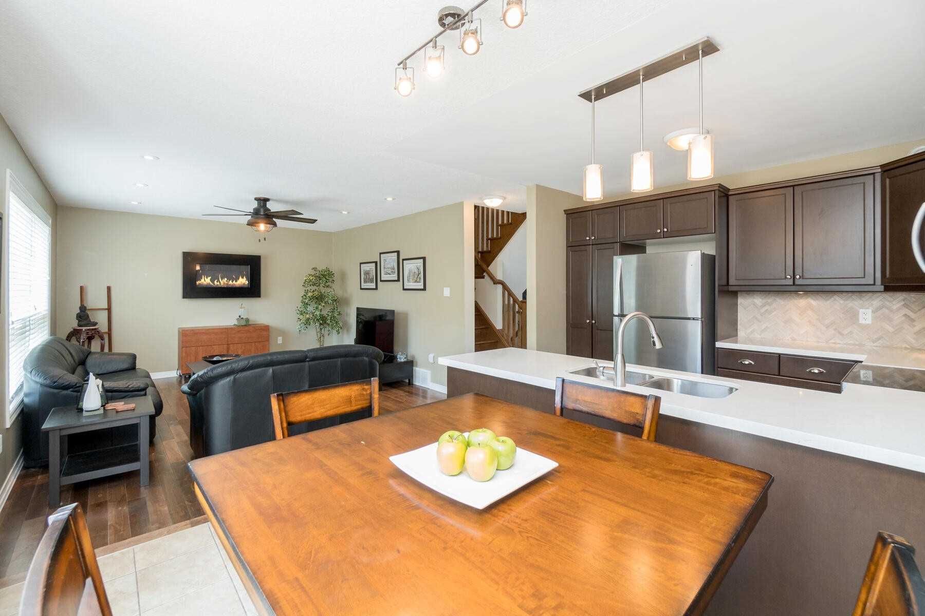 9 Aiken Crescent