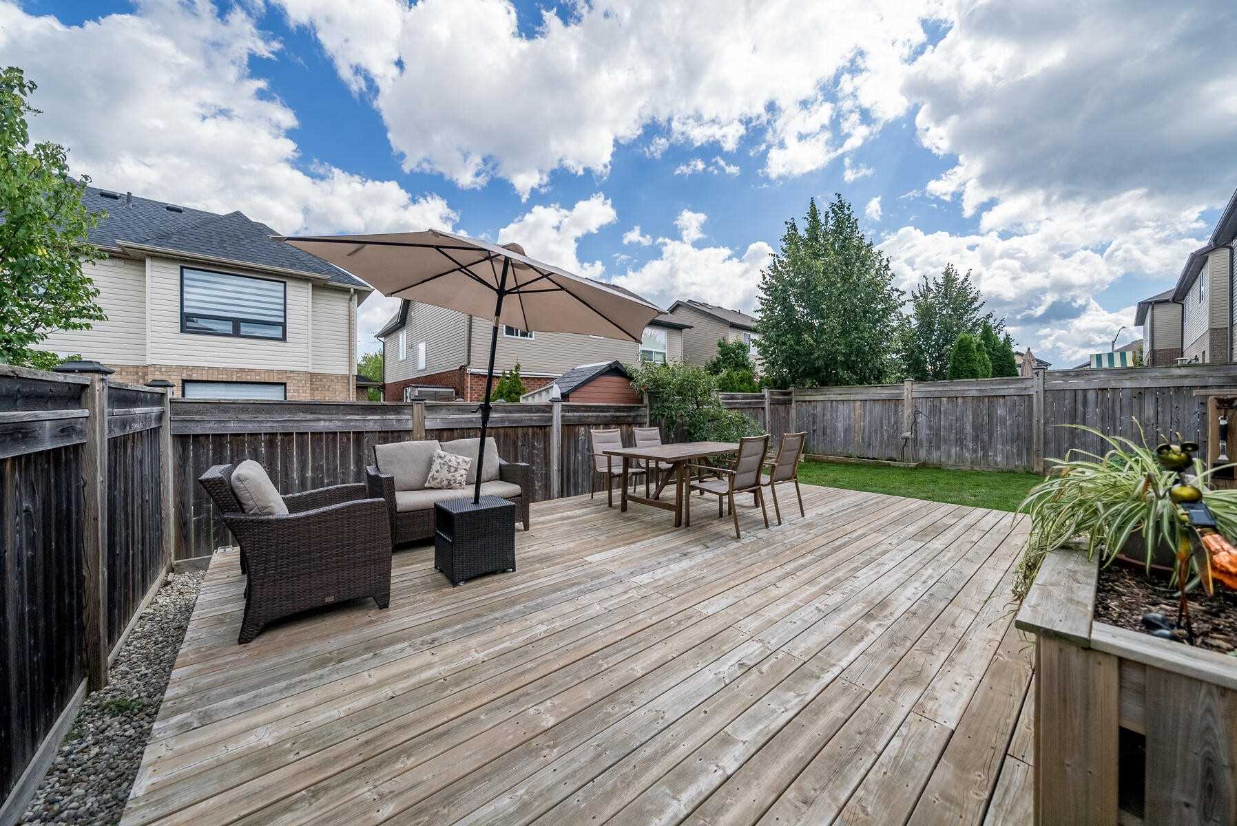 9 Aiken Crescent
