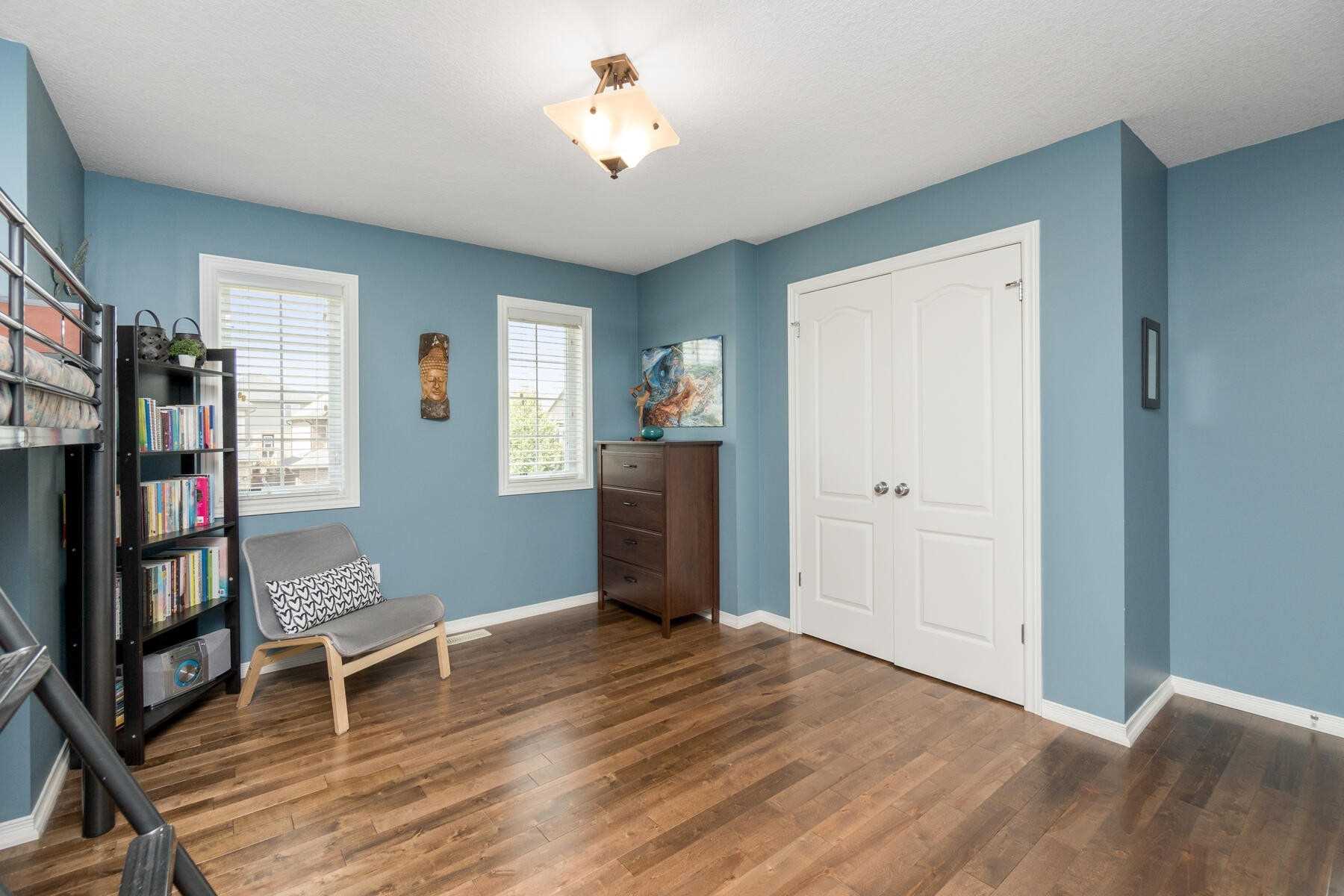 9 Aiken Crescent