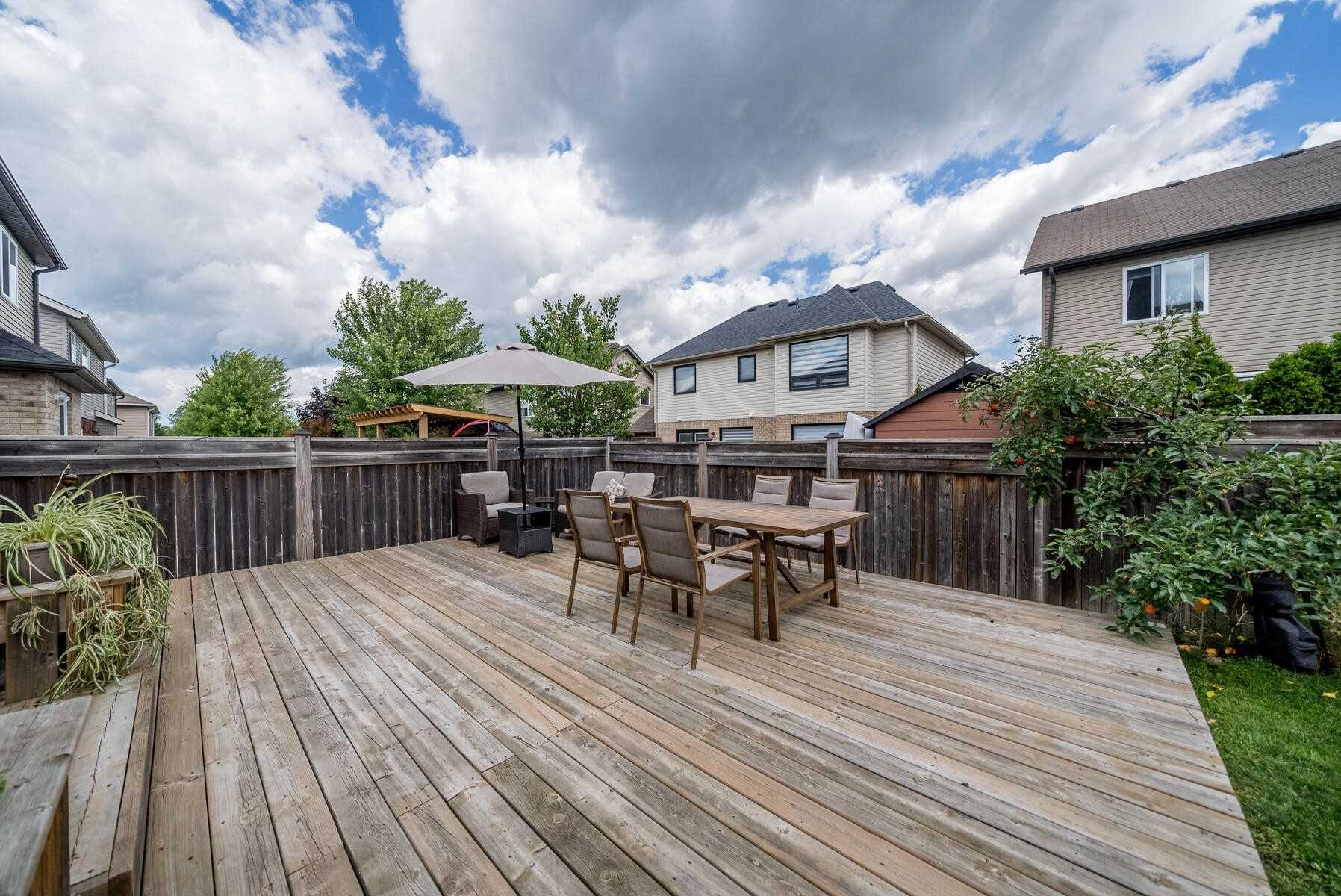 9 Aiken Crescent