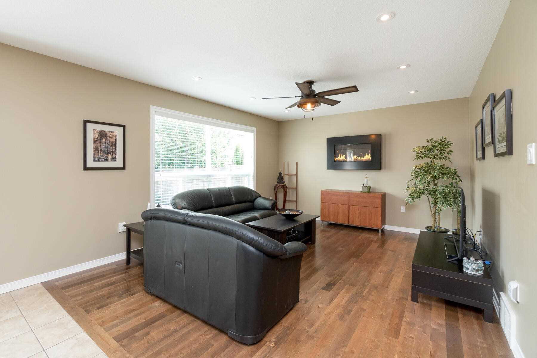 9 Aiken Crescent