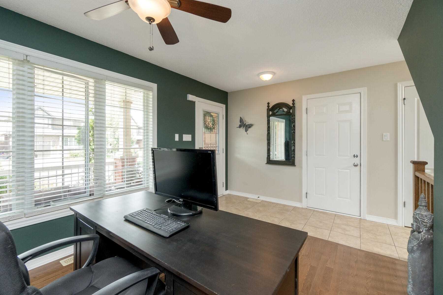 9 Aiken Crescent