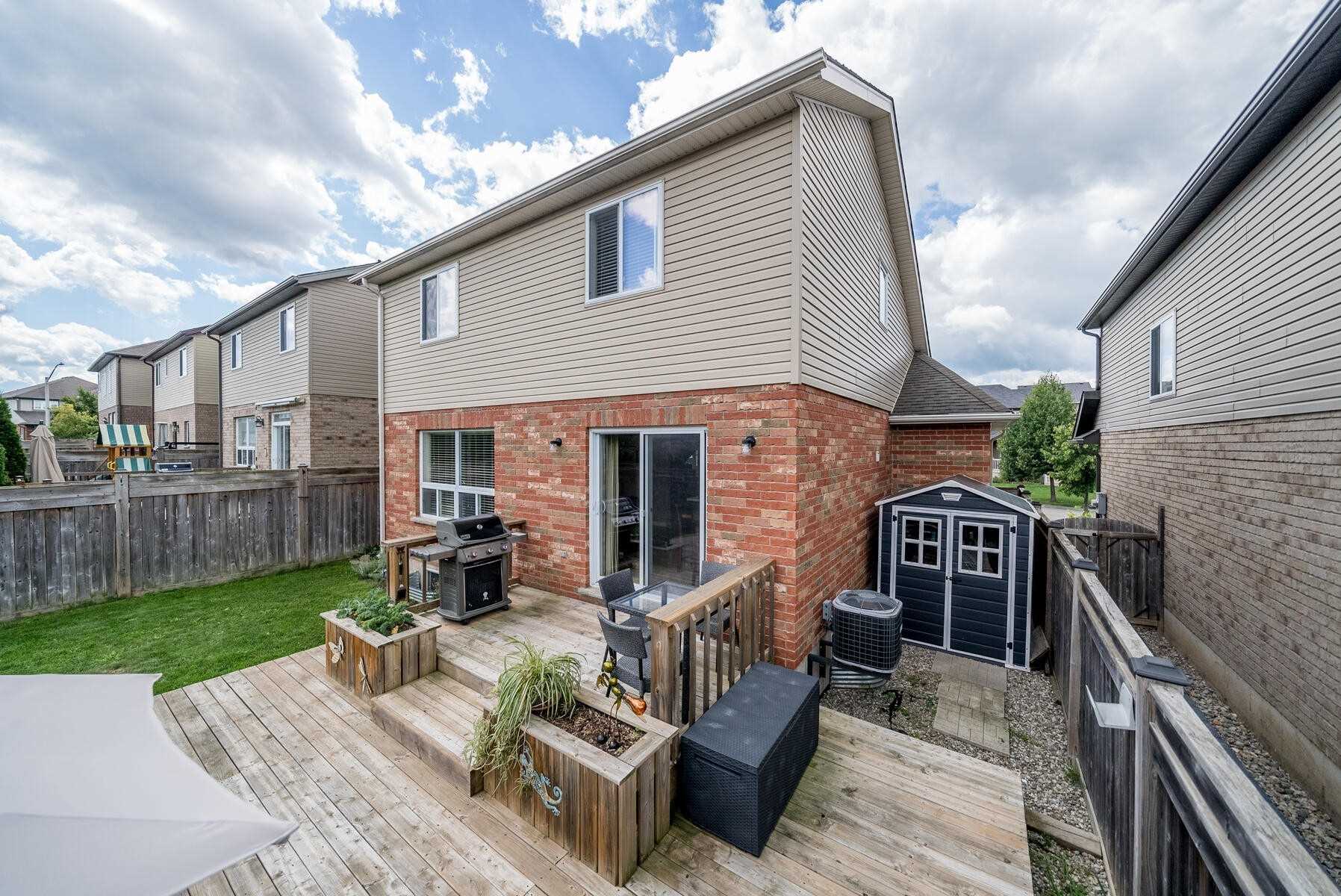 9 Aiken Crescent