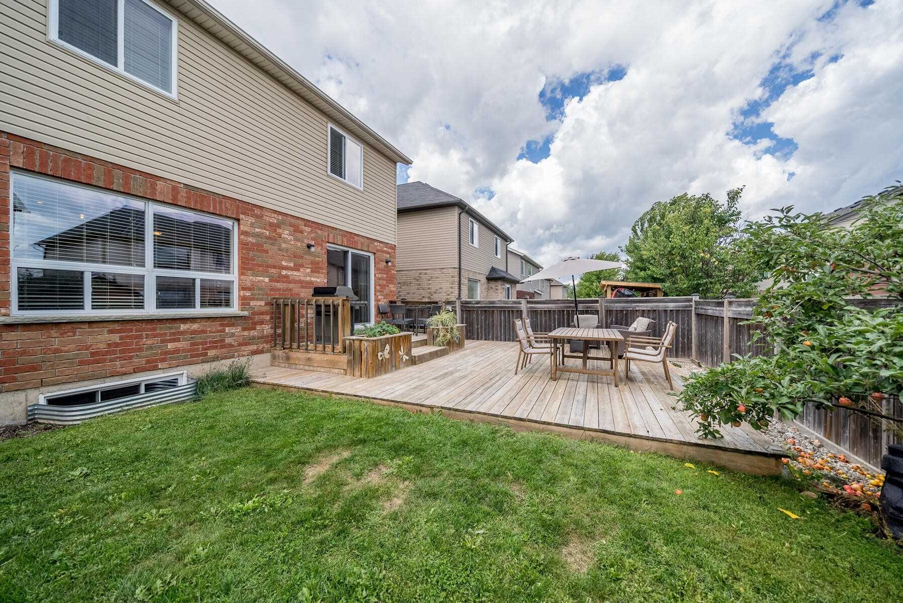 9 Aiken Crescent