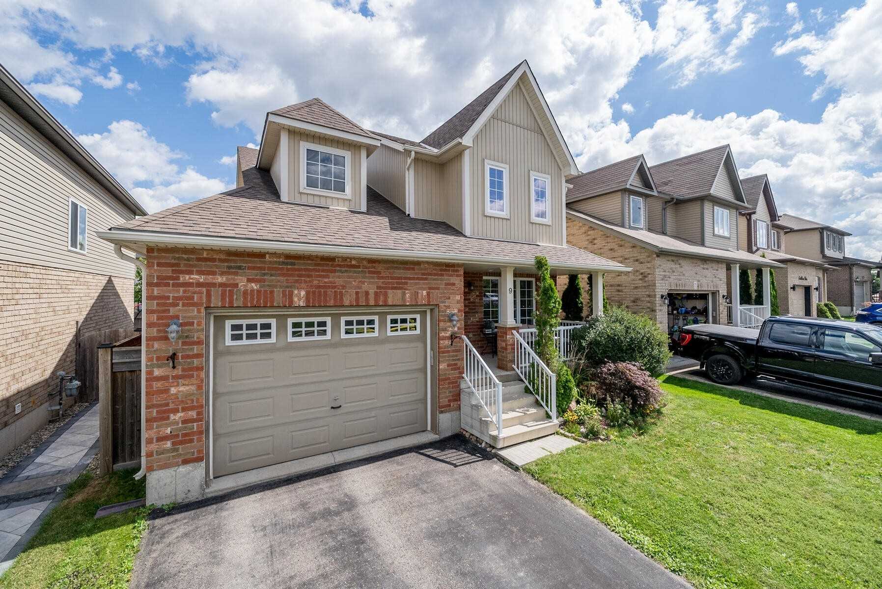 9 Aiken Crescent