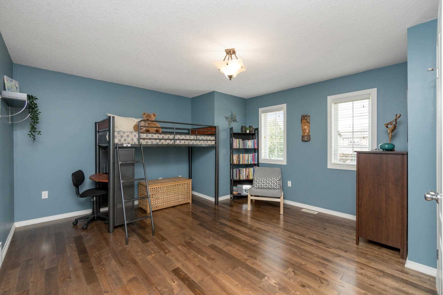 9 Aiken Crescent