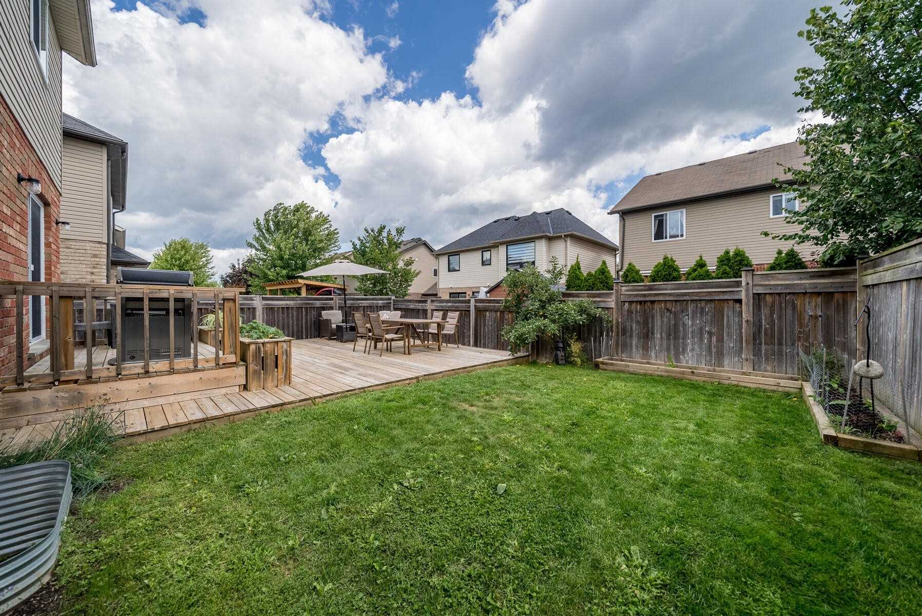 9 Aiken Crescent