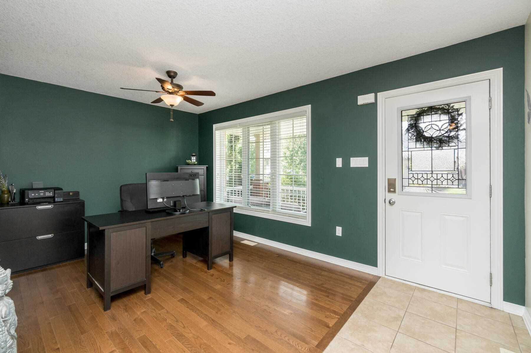 9 Aiken Crescent