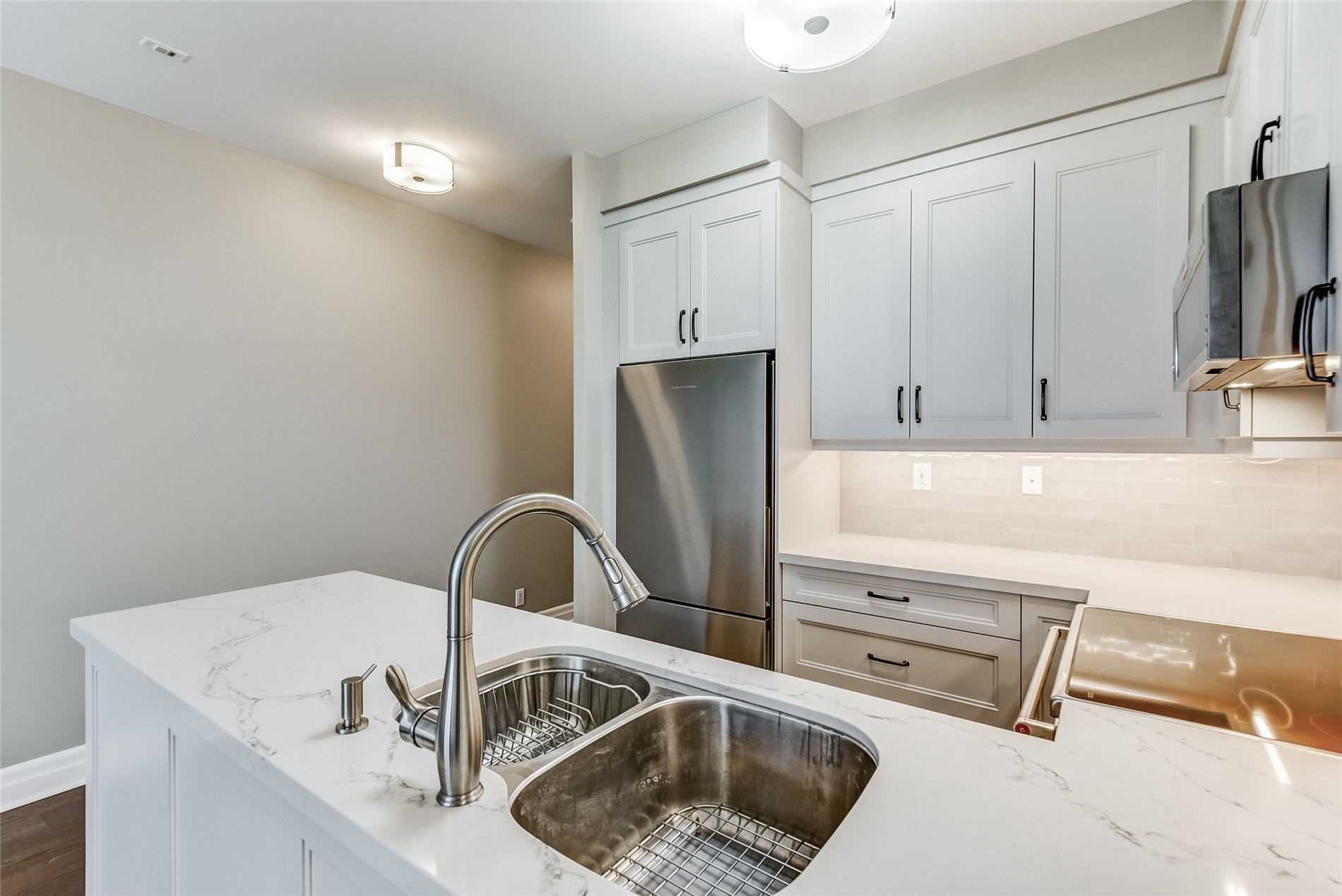 #301 - 9 Burnhamthorpe Cres, Toronto