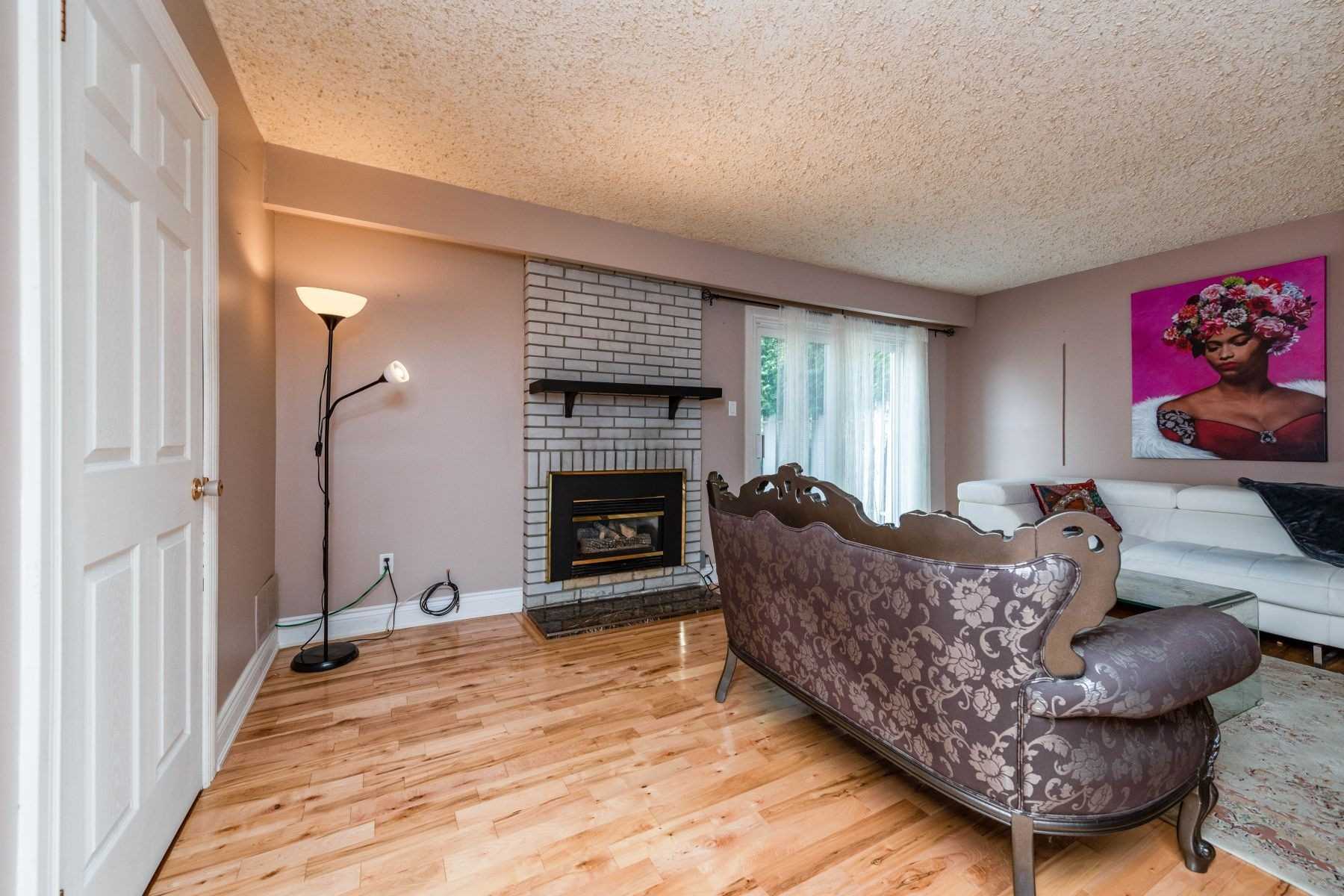 2483 Yarmouth Crescent