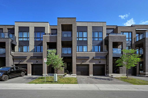 356 Athabasca Common, Oakville