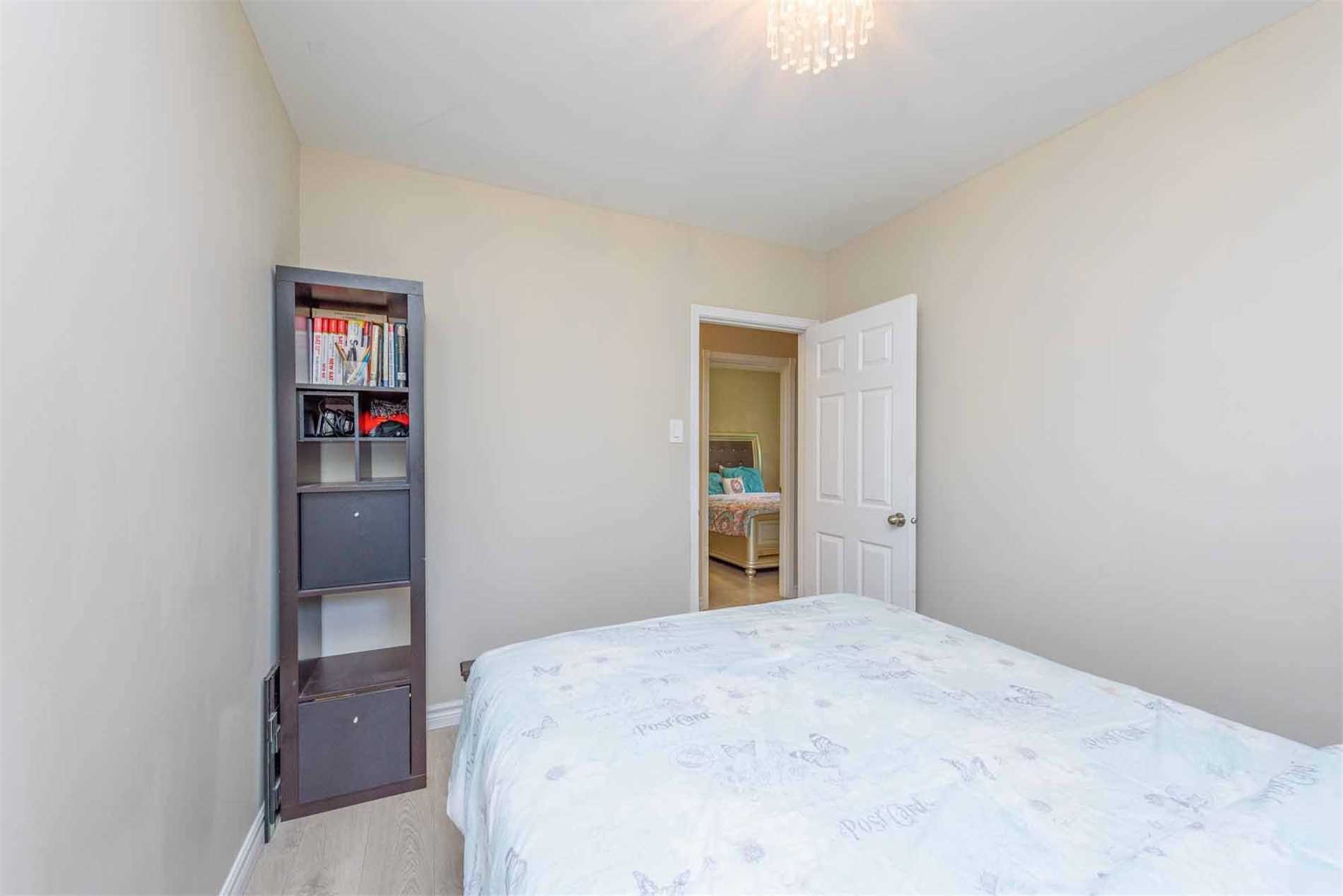 2271 Truscott Dr