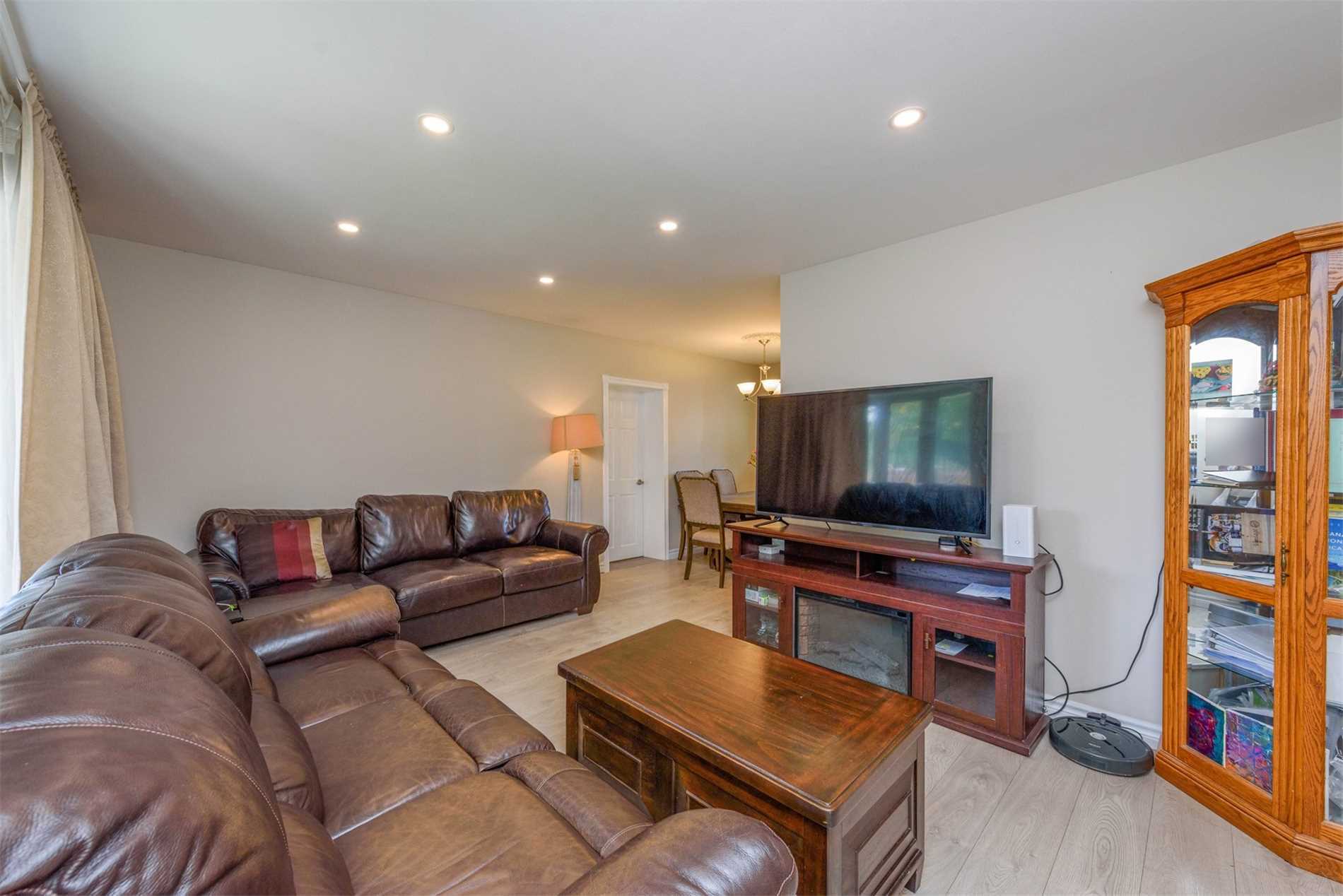 2271 Truscott Dr