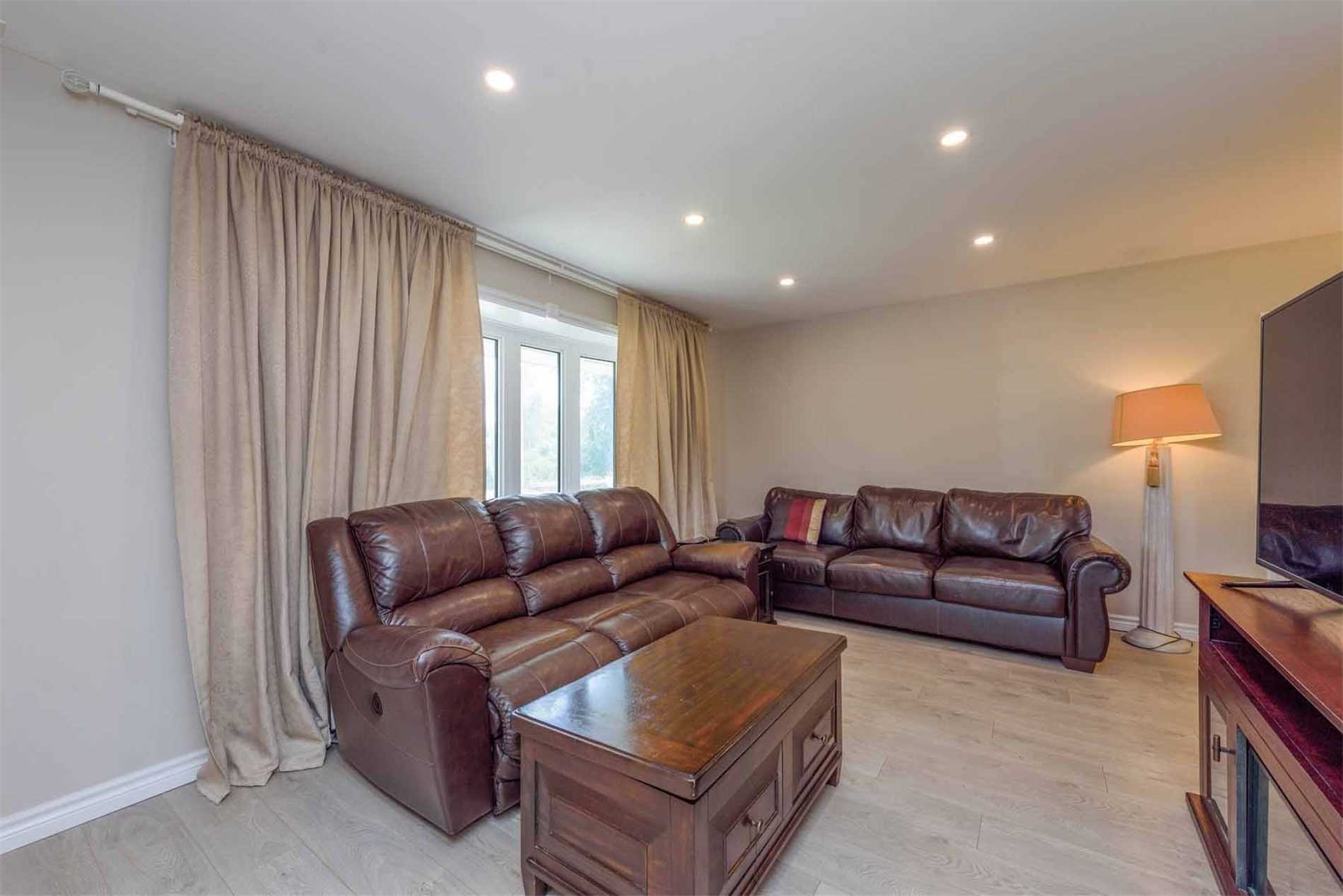 2271 Truscott Dr