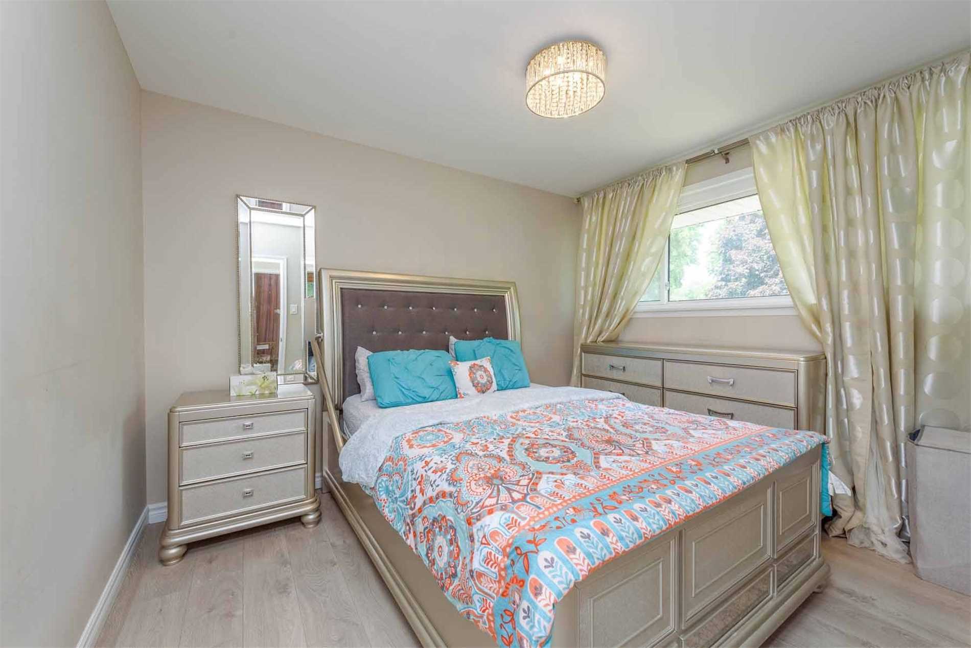 2271 Truscott Dr