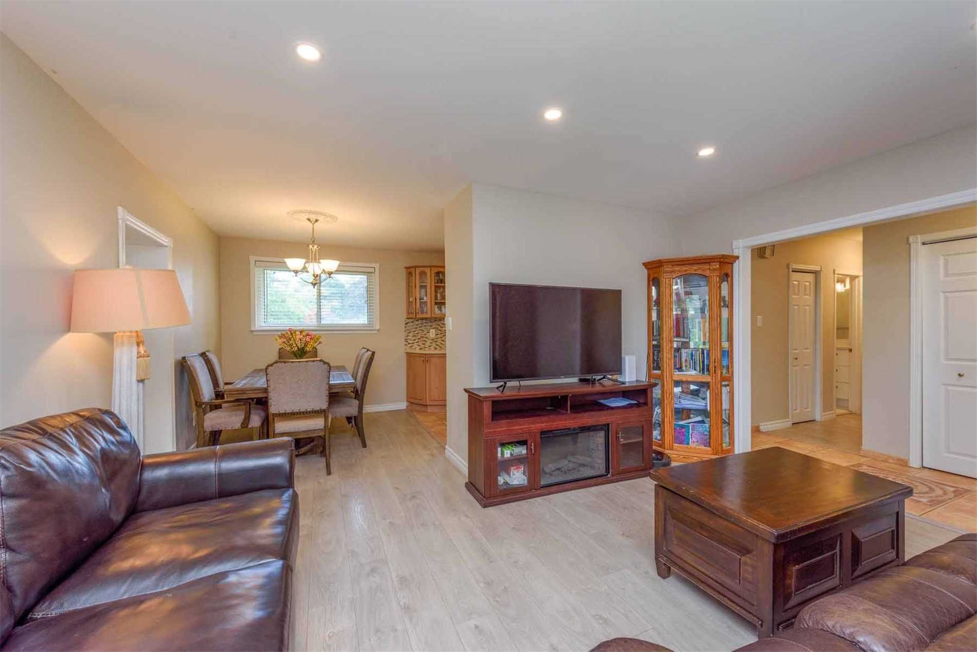 2271 Truscott Dr