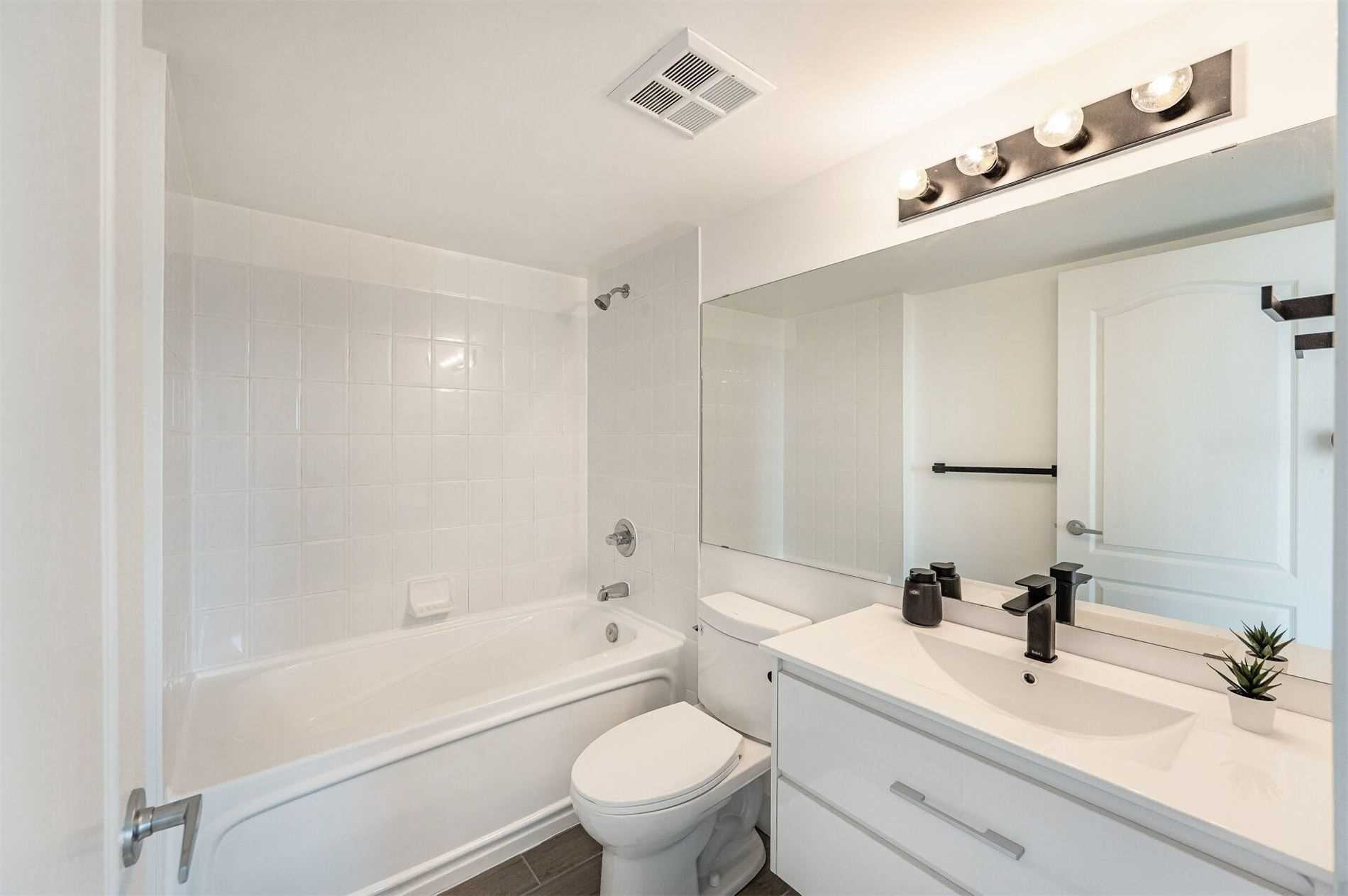 1 Elm Drive W, #1211