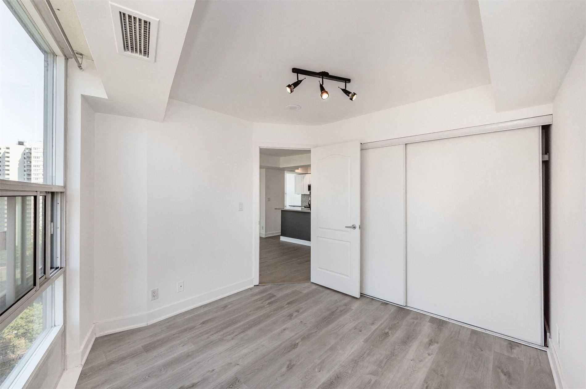 1 Elm Drive W, #1211