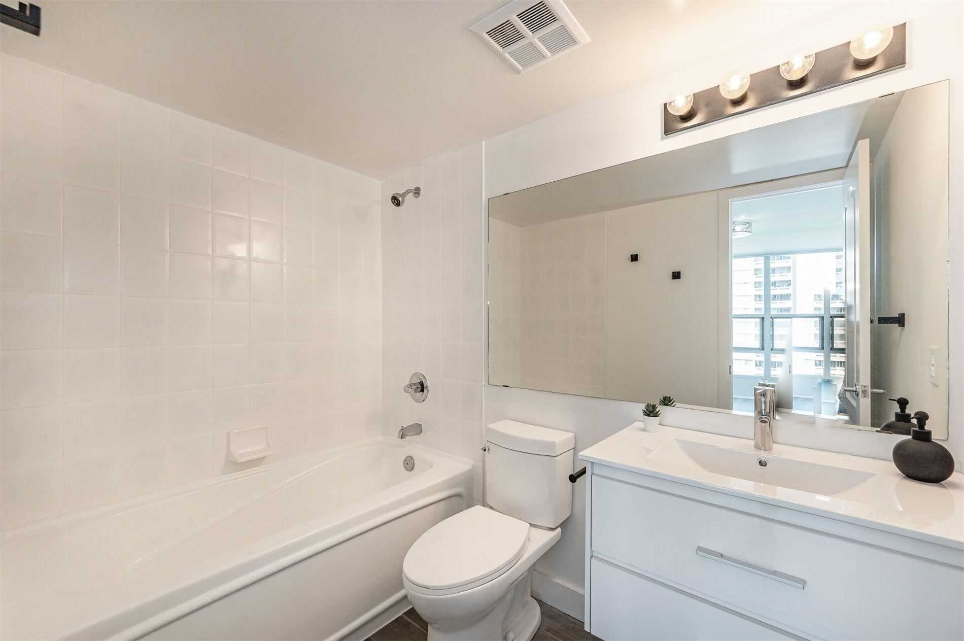 1 Elm Drive W, #1211