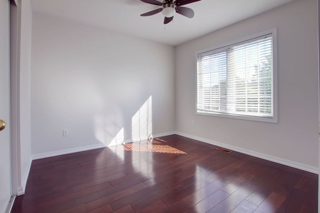 2281 Dunforest Cres