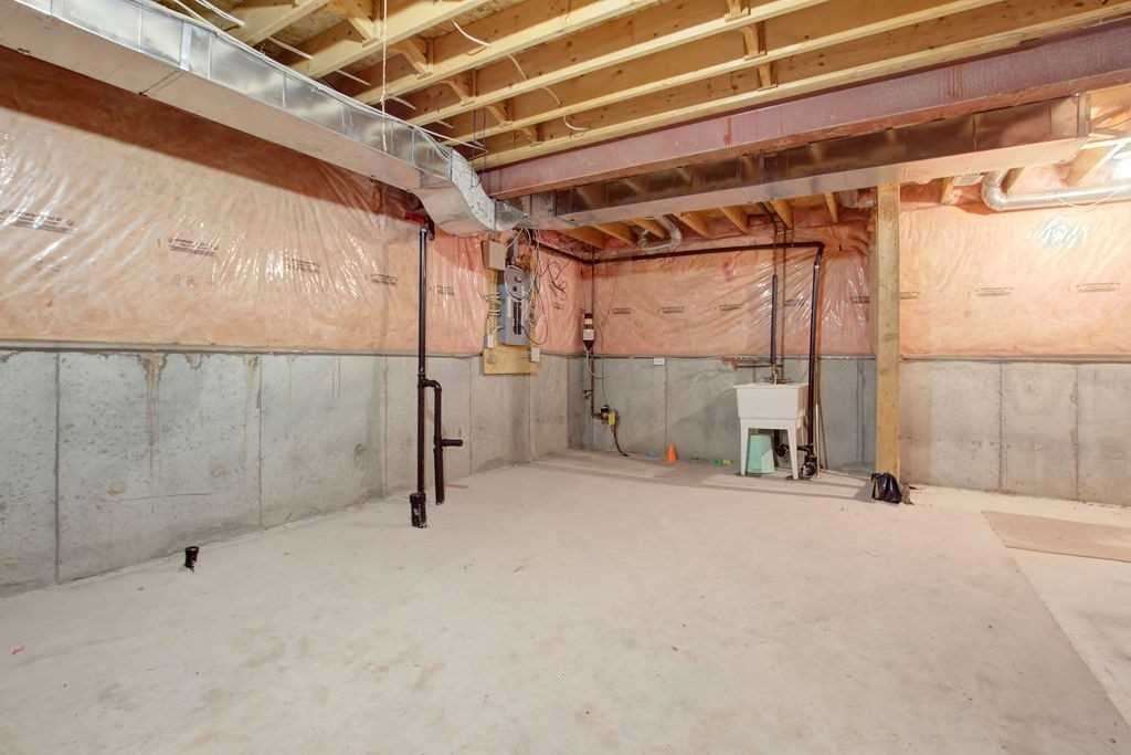 2281 Dunforest Cres