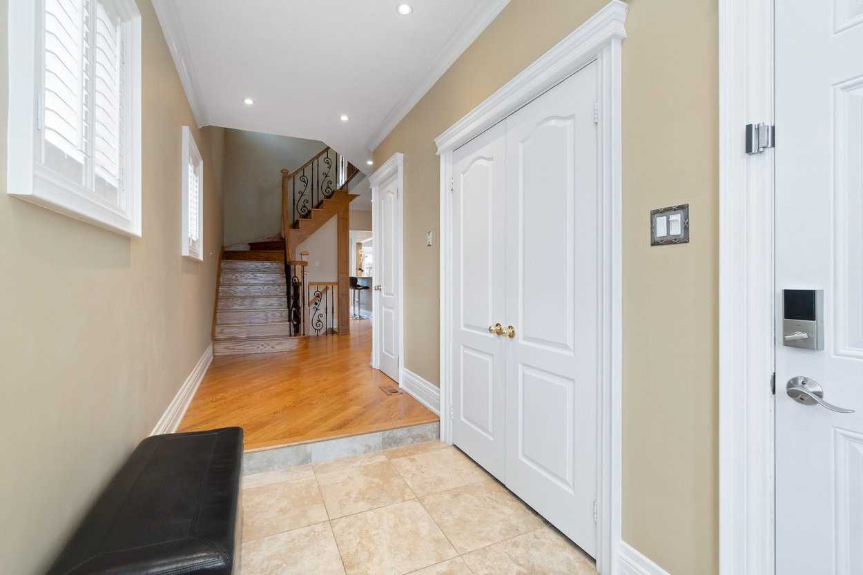 859 Mays Crescent