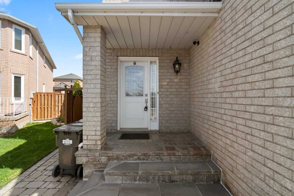 859 Mays Crescent