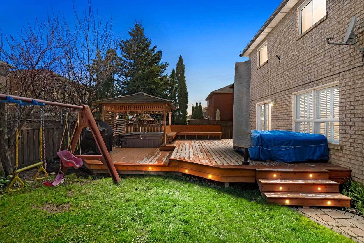 859 Mays Crescent