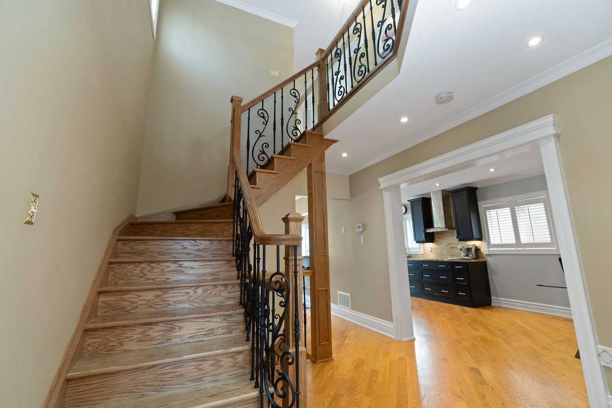 859 Mays Crescent