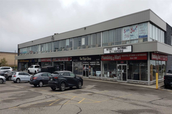 700 Dundas St E, Mississauga
