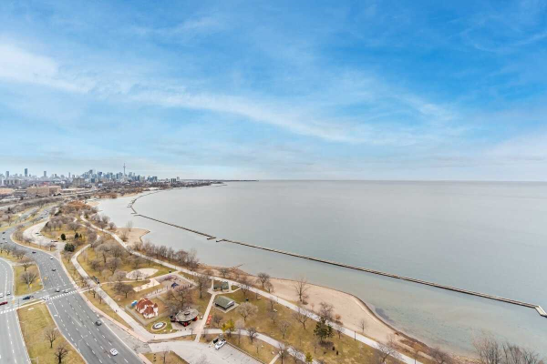 1926 Lake Shore Blvd W 1926 Lake Shore Blvd W
