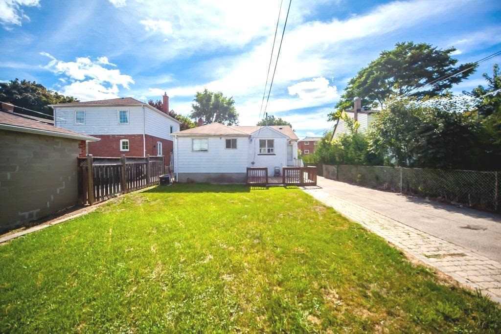 98 Delroy Dr