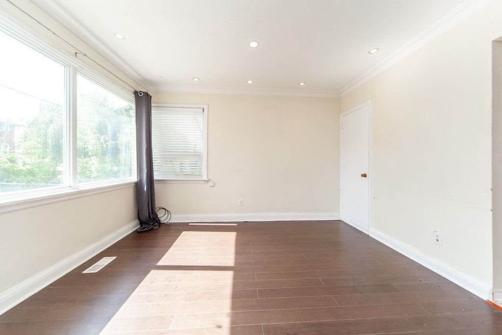 98 Delroy Dr